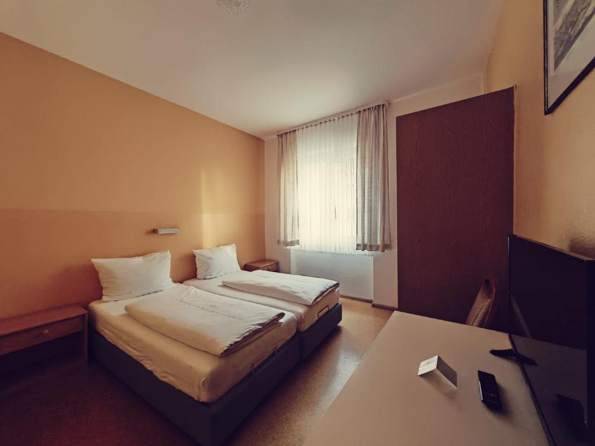 City Hotel Bauer Mit Aufzug With Elevator ニュルンベルク エクステリア 写真
