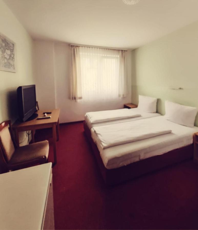 City Hotel Bauer Mit Aufzug With Elevator ニュルンベルク エクステリア 写真